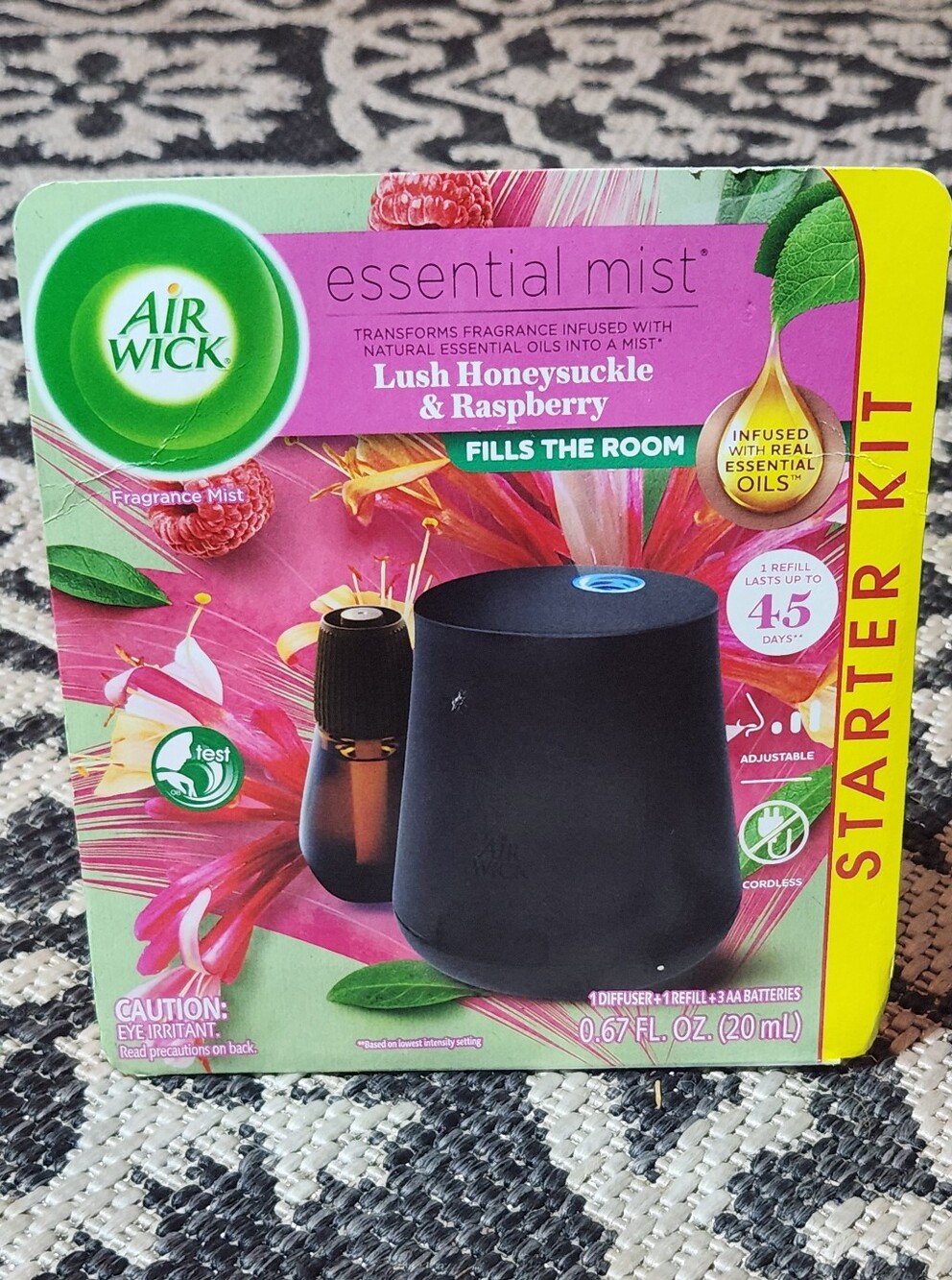 Air Wick Essential Mist Black Kit With Honeysuckle & Raspberry Essential Oil